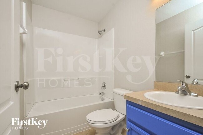 Building Photo - 5203 Ashwood Dr