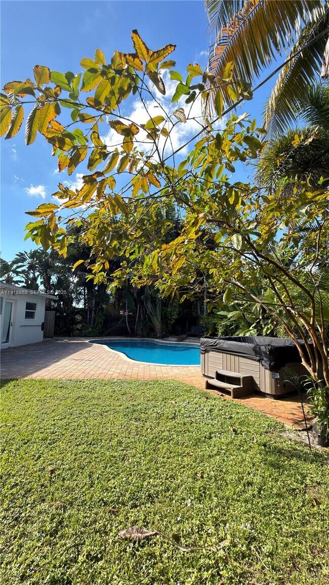 Building Photo - 1577 NE 48th Ct