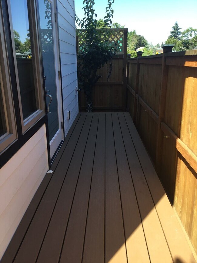 Building Photo - Custom Kenton Townhouse (Short Term)