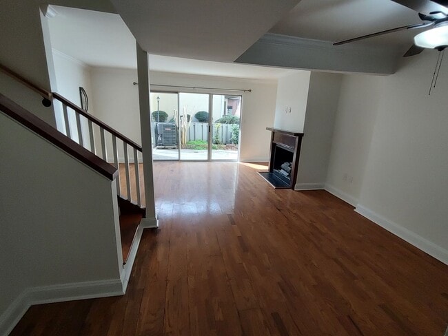 Building Photo - 2-Story Townhome WALKING DISTANCE TO THE BEACH! COMMUNITY POOL!