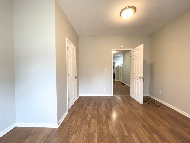Building Photo - 118 N Martin St