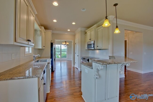 Building Photo - 4905 Saddle Ridge Dr SE