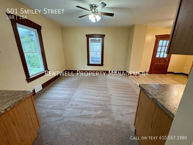 Building Photo - 501 Smiley St