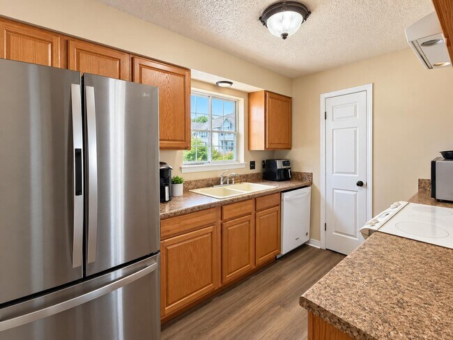 Building Photo - 3022 Blue Pine Ln