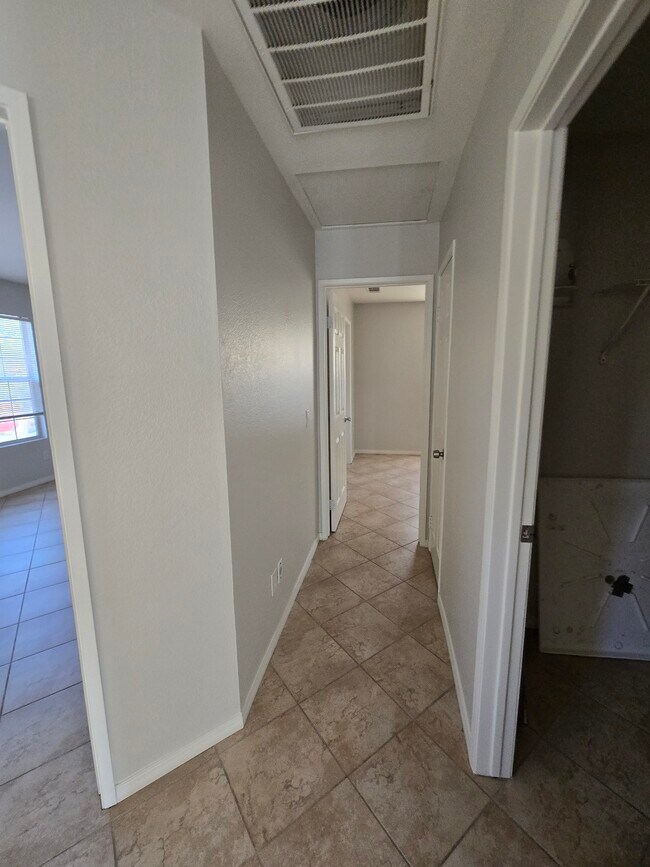Building Photo - 40429 Maravilla Dr