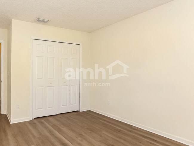 Building Photo - 96687 Commodore Point Dr