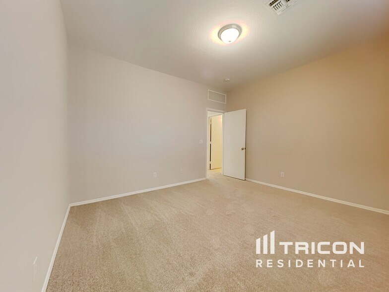 Building Photo - 14415 N 132nd Dr