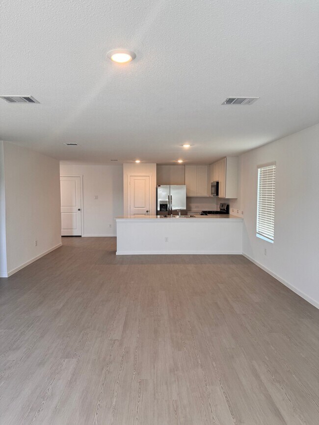 Building Photo - 2036 Stable Ln
