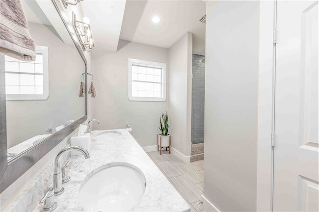 Building Photo - 808 Woodrow St