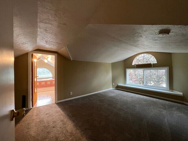 Building Photo - Outdoor Oasis: Charming 3 Bed 2 Bath House!