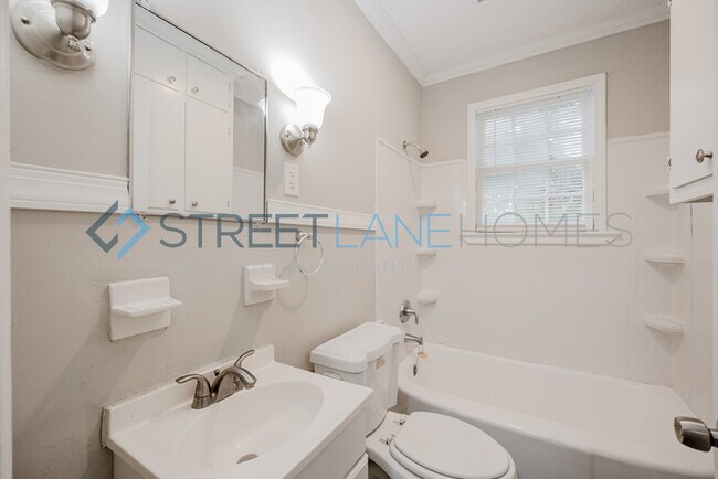 Building Photo - Charming 4 Bedroom in Columbus!