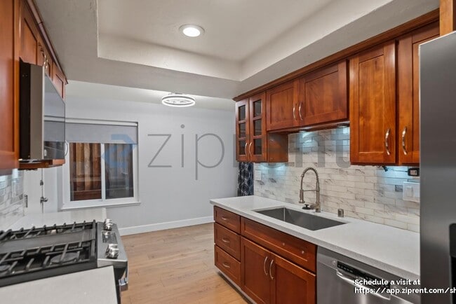 Building Photo - 567 Blue Jay Dr