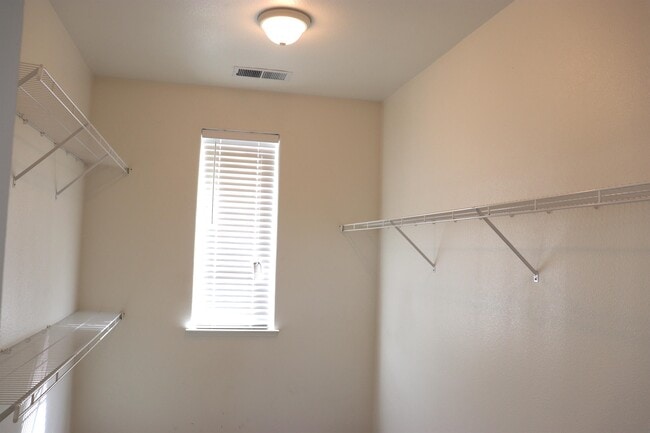 Building Photo - 2346 E Early Ave