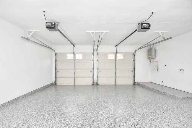 Building Photo - 5850 Duxbury St