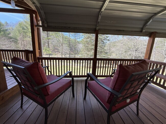 Building Photo - 147 Hiatt Ln