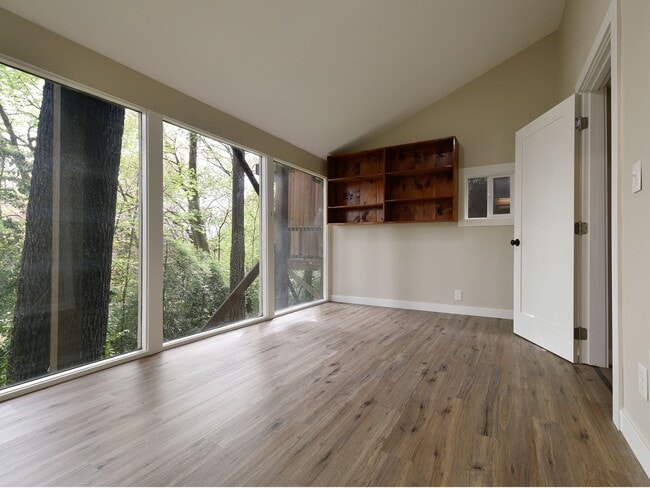 Building Photo - 2132-2134 NW Aspen Ave