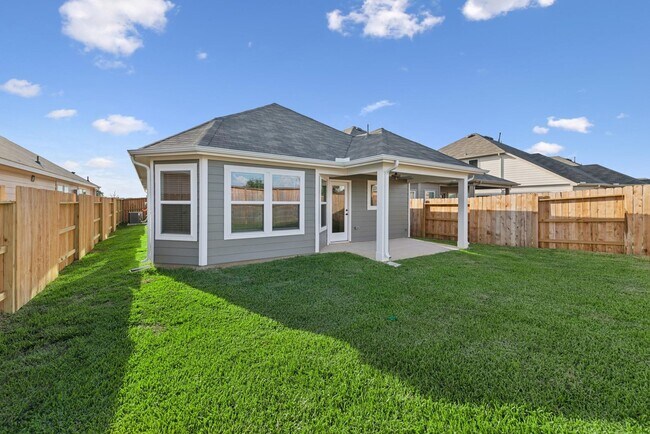 Building Photo - 32419 Sunbeam Dr