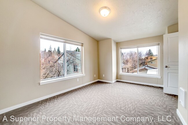 Building Photo - 855 NW Ogden Ave
