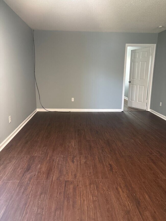 Building Photo - 10/12 Judson Cove