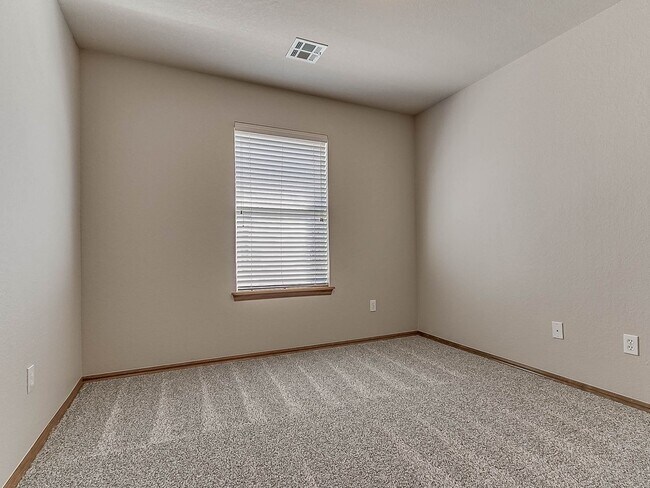 Building Photo - 4 Bed | 2 Bath | 2 Car Garage - Edmond Schools - North Hampton Addition