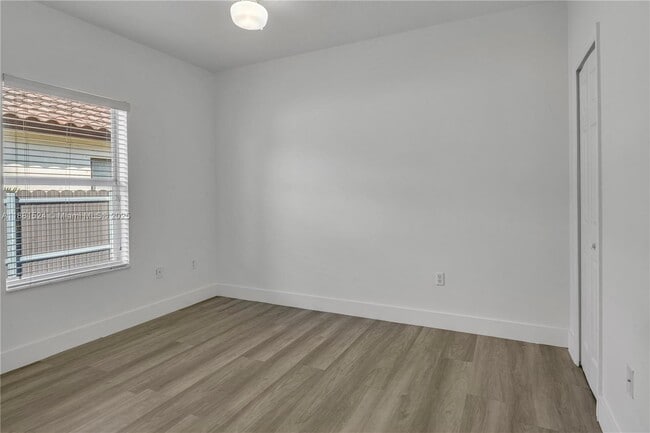 Building Photo - 865 SW 6th St