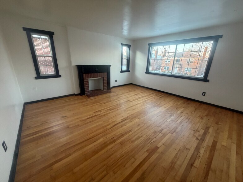 Building Photo - 1465 W 7th Ave