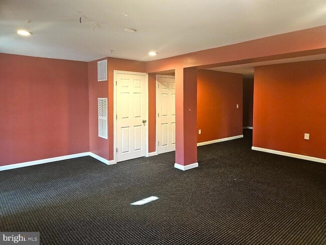 Building Photo - 3315 Hollow Ct
