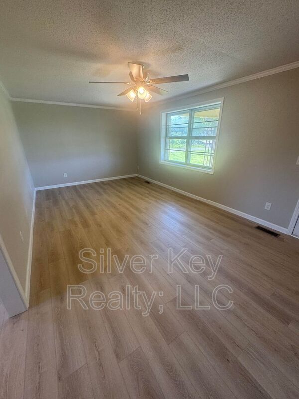 Building Photo - 137 Co Rd 193