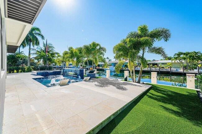 Building Photo - 2650 NE 48th Ct