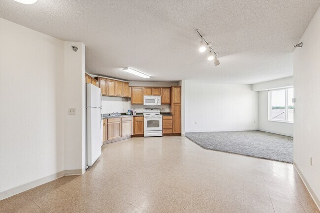 Building Photo - Lakewood