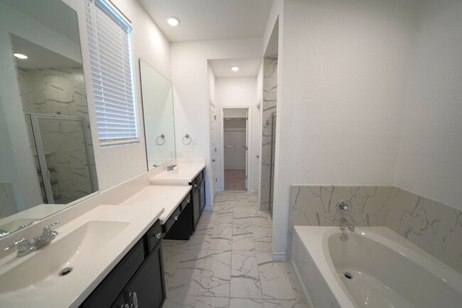 Building Photo - Luxury Living in Davis Ranch