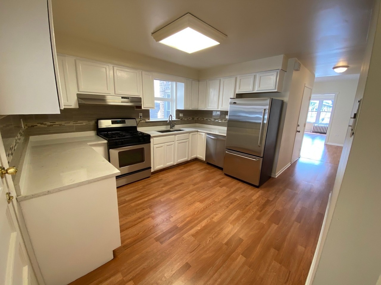 Building Photo - 3638 W Cornelia Ave