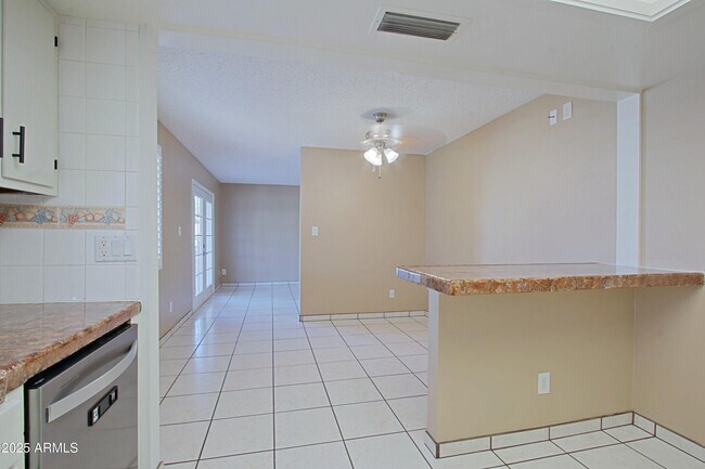 Building Photo - 4526 W Altadena Ave