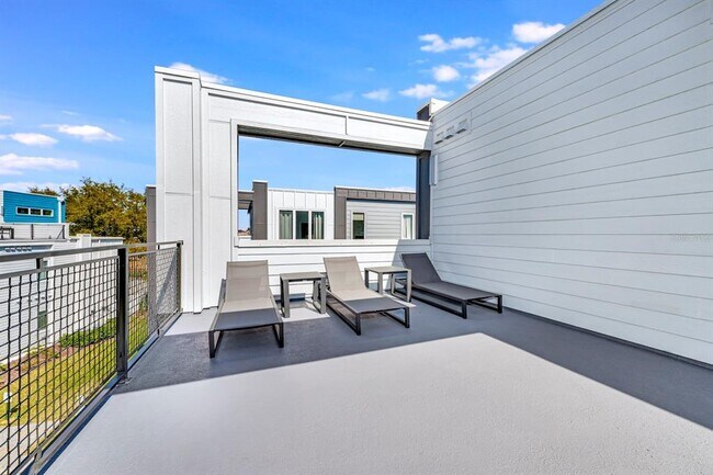 Building Photo - 7740 Sandy Ridge Dr