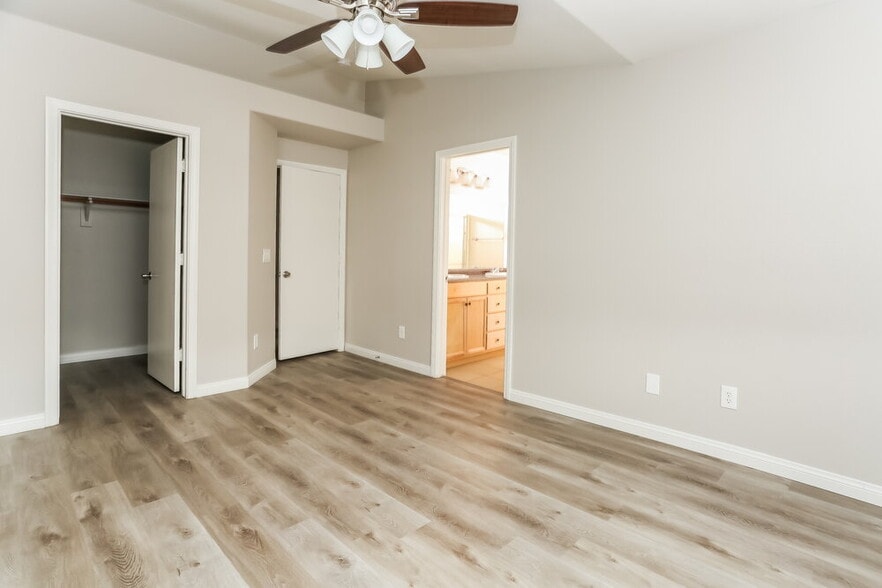 Building Photo - 504 Stonehurst Dr