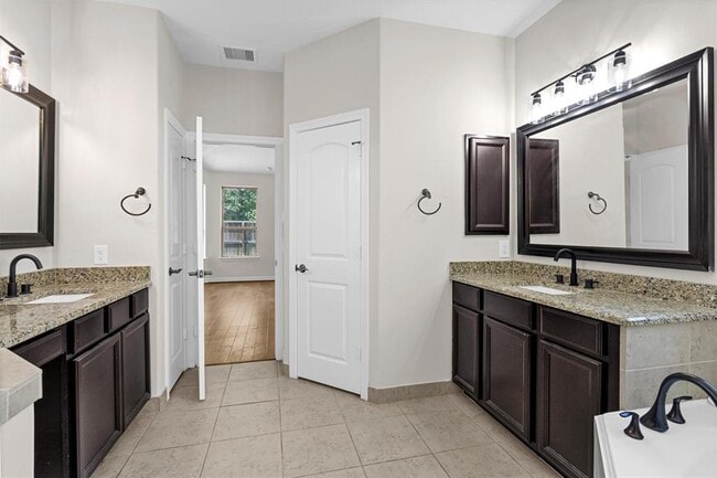 Building Photo - 24015 Richglen Court
