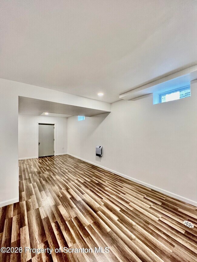 Building Photo - 400 Haven Ln