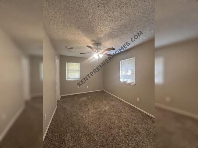 Building Photo - 4400 Meadowpark Dr