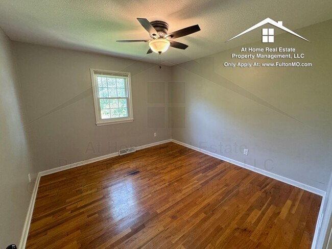 Building Photo - 1304 Bradley Ln