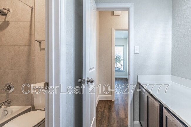 Building Photo - 5530 Pin Pt