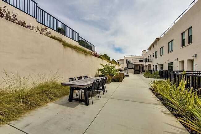 Building Photo - The Paloma