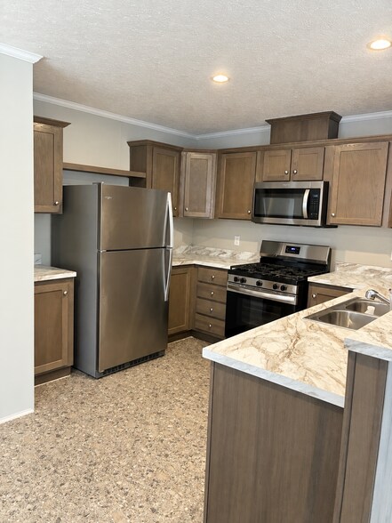 Building Photo - 333 E Lakewood Blvd