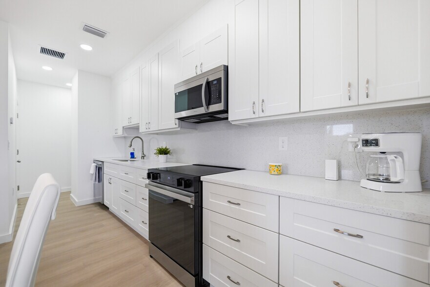 Building Photo - 508 Brandon Ave