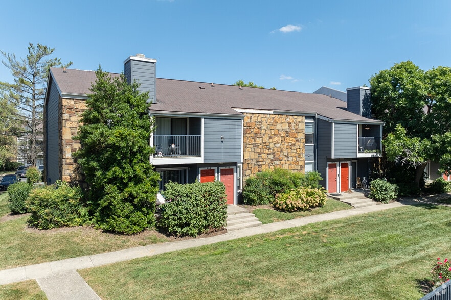 Primary Photo - Raintree Apartments