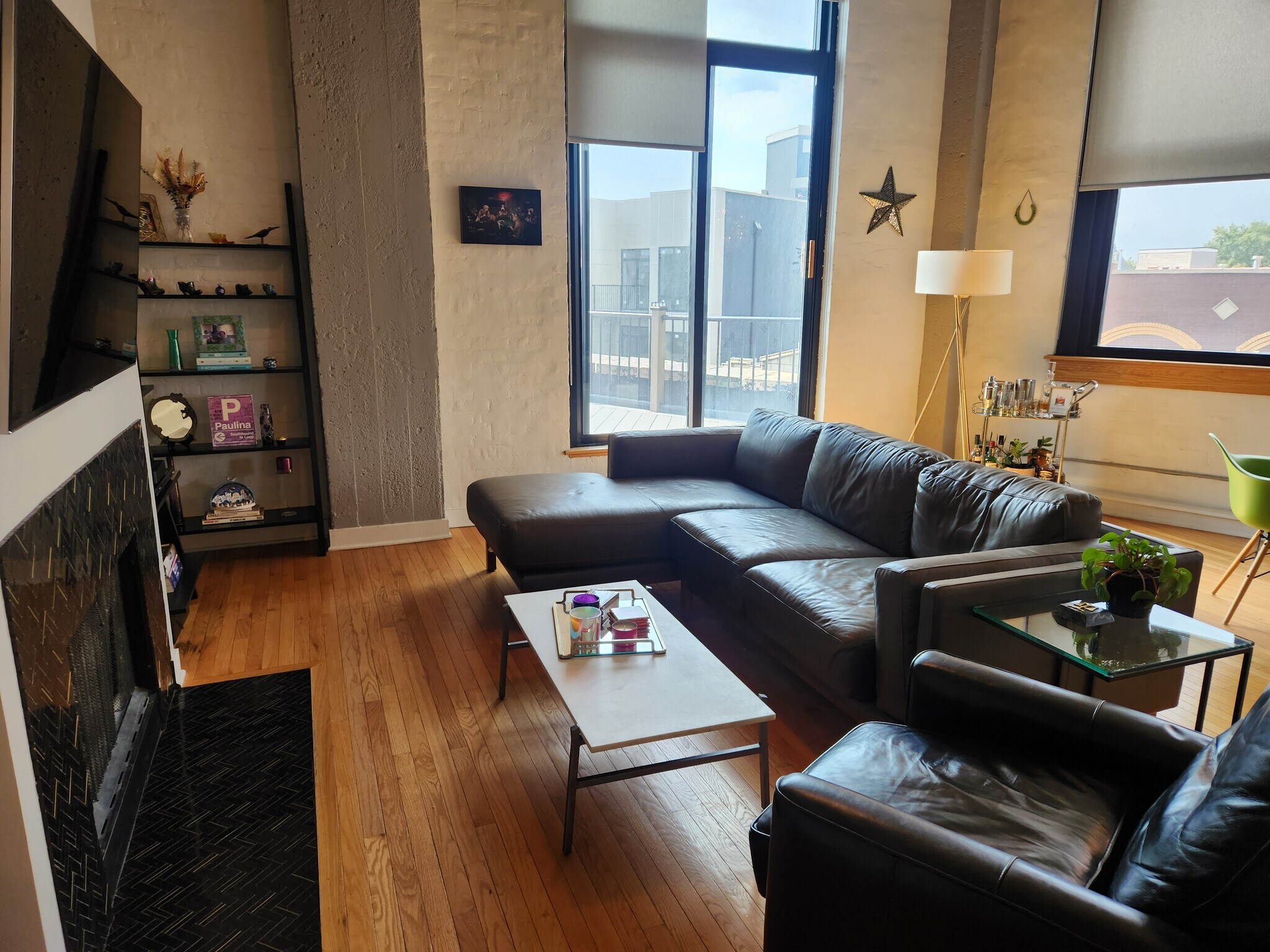 Open concept living area - 1601 W School St