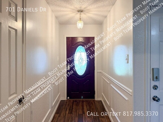 Building Photo - 701 Daniels Dr