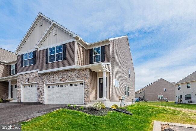 Building Photo - 1714 Shady Ln