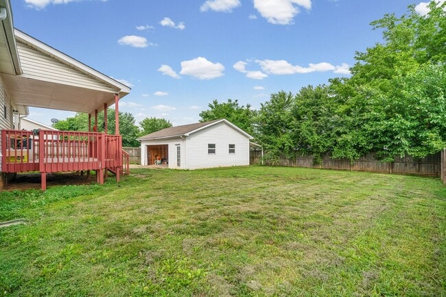 Building Photo - 919 Van Buren Ave