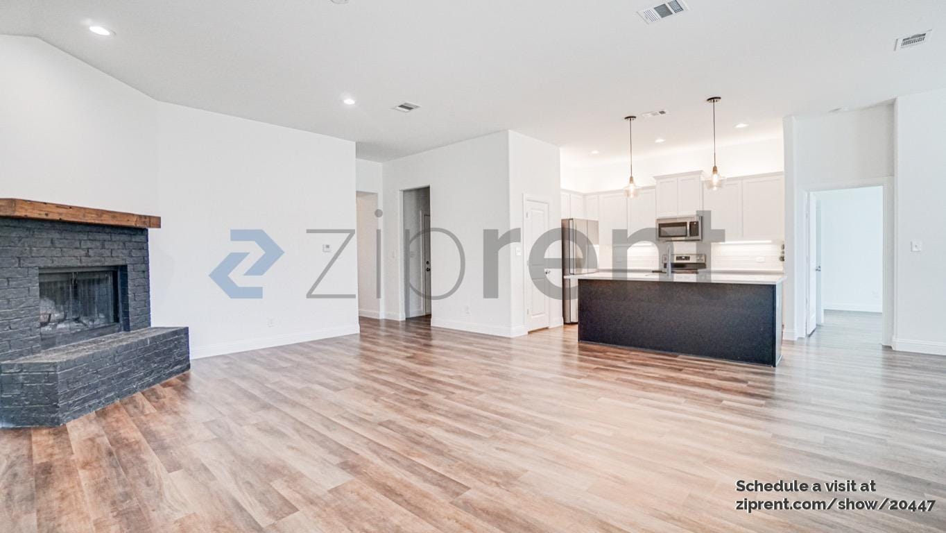 Building Photo - 631 Gould St