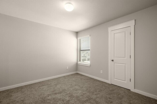 Building Photo - 253 Fieldwood Dr